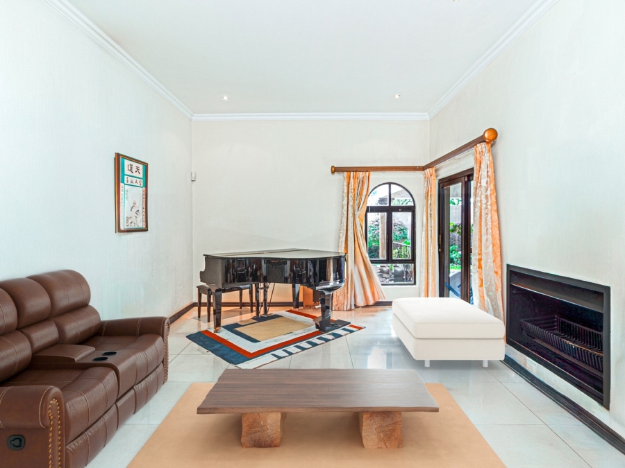 6 Bedroom Property for Sale in Beverley Gauteng