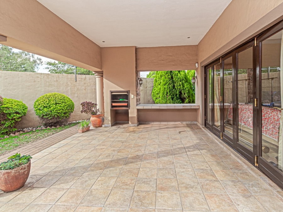 6 Bedroom Property for Sale in Beverley Gauteng
