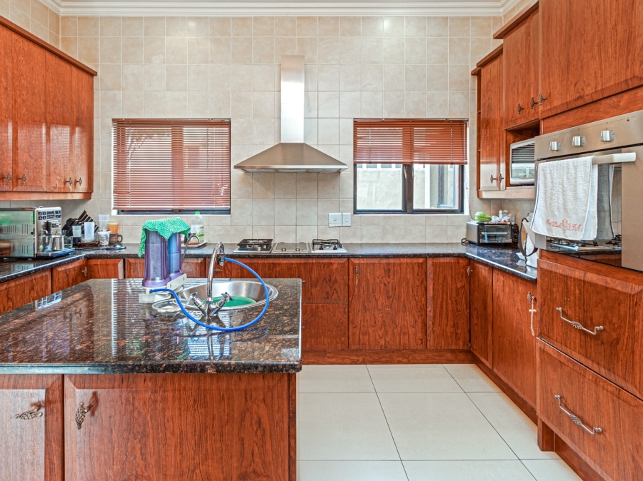 6 Bedroom Property for Sale in Beverley Gauteng