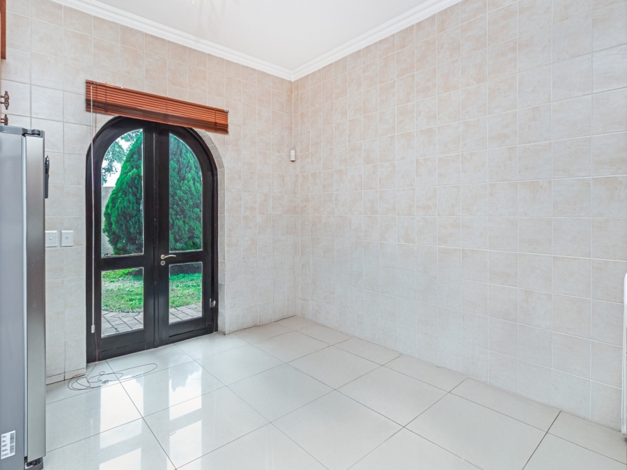6 Bedroom Property for Sale in Beverley Gauteng