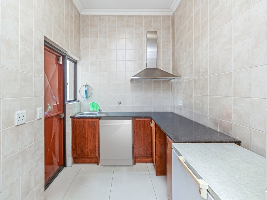 6 Bedroom Property for Sale in Beverley Gauteng