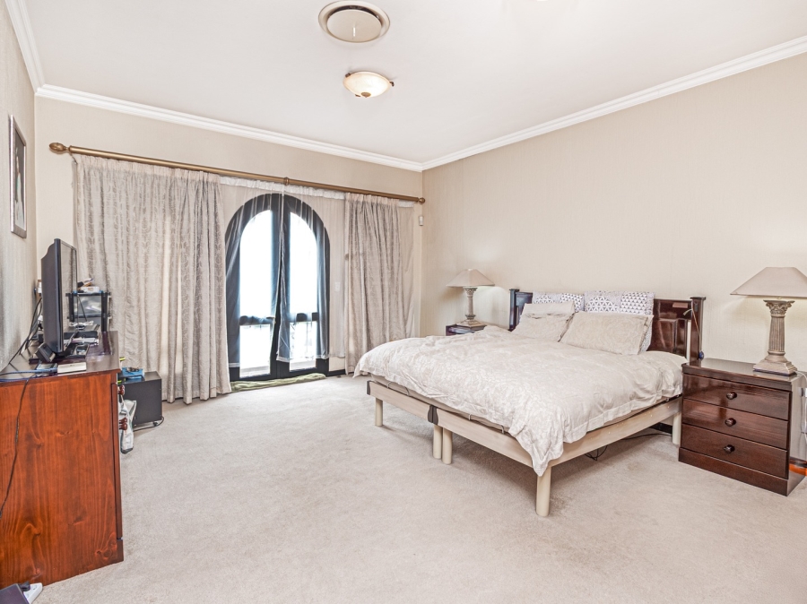 6 Bedroom Property for Sale in Beverley Gauteng