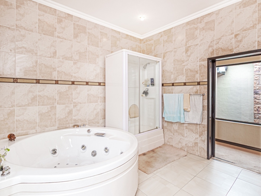 6 Bedroom Property for Sale in Beverley Gauteng