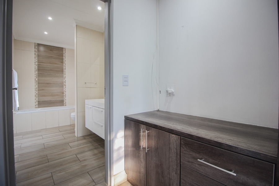 3 Bedroom Property for Sale in Broadacres Gauteng