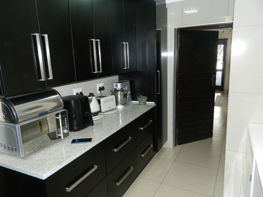 4 Bedroom Property for Sale in Silver Lakes Golf Estate Gauteng