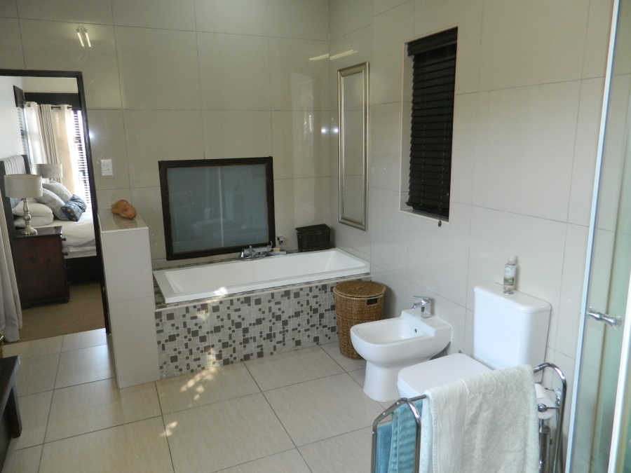 4 Bedroom Property for Sale in Silver Lakes Golf Estate Gauteng