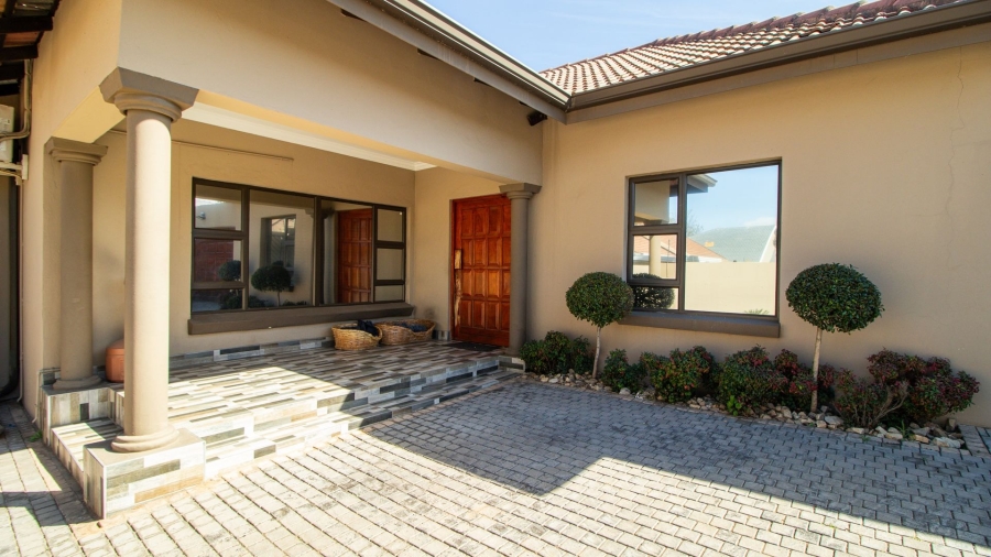 3 Bedroom Property for Sale in Farrarmere Gauteng