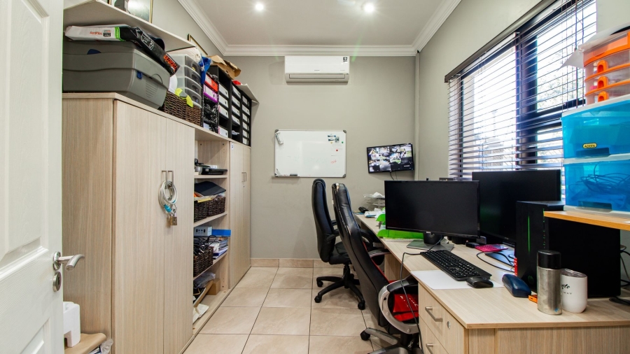 3 Bedroom Property for Sale in Farrarmere Gauteng