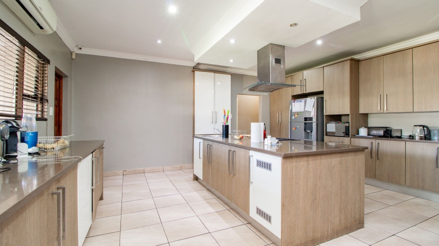 3 Bedroom Property for Sale in Farrarmere Gauteng