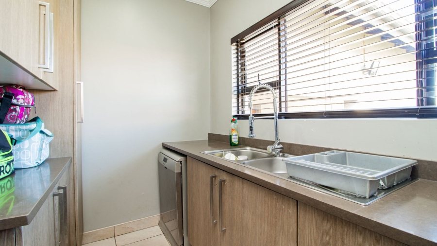 3 Bedroom Property for Sale in Farrarmere Gauteng