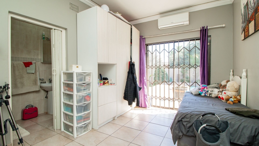 3 Bedroom Property for Sale in Farrarmere Gauteng
