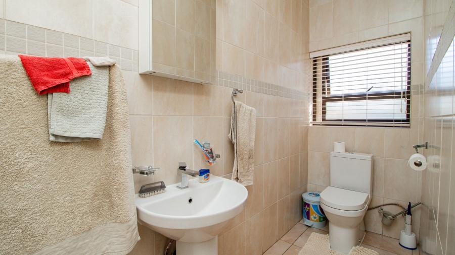 3 Bedroom Property for Sale in Farrarmere Gauteng