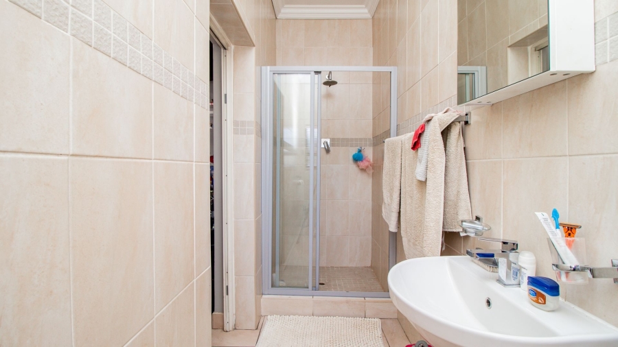 3 Bedroom Property for Sale in Farrarmere Gauteng