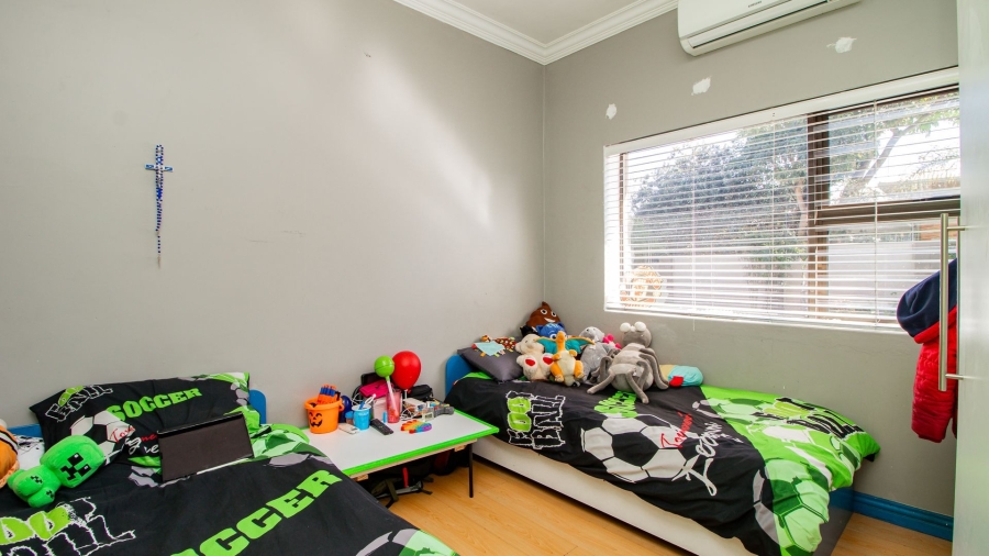 3 Bedroom Property for Sale in Farrarmere Gauteng