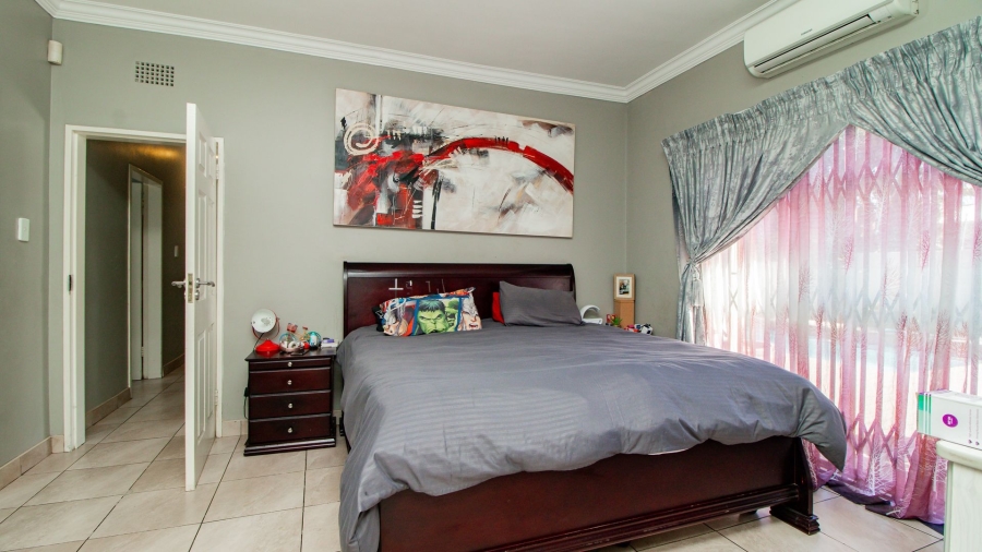 3 Bedroom Property for Sale in Farrarmere Gauteng
