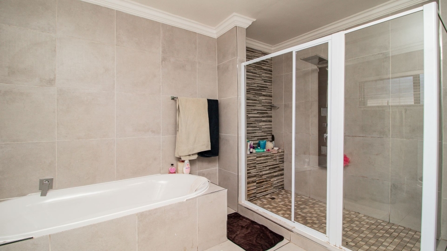 3 Bedroom Property for Sale in Farrarmere Gauteng