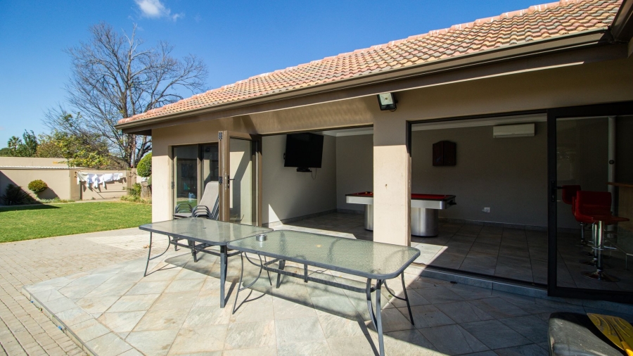 3 Bedroom Property for Sale in Farrarmere Gauteng
