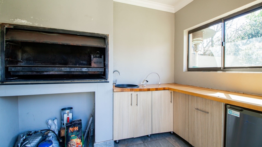 3 Bedroom Property for Sale in Farrarmere Gauteng