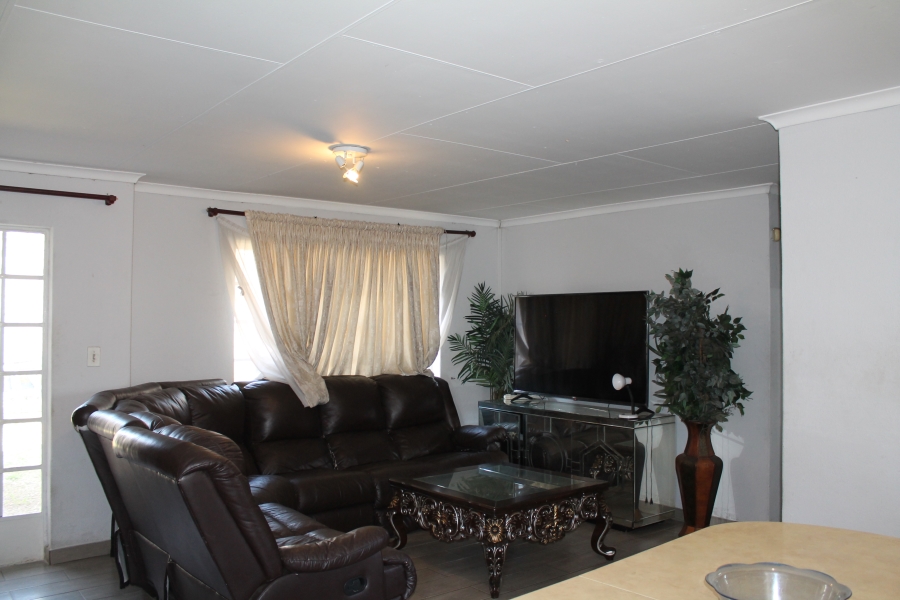 3 Bedroom Property for Sale in Mulbarton Gauteng