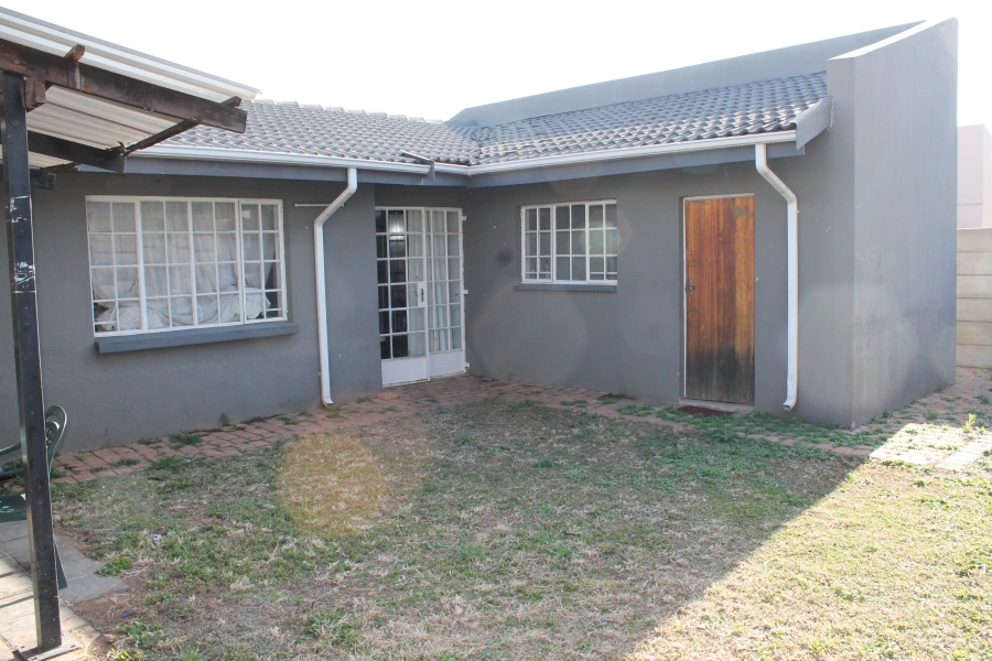 3 Bedroom Property for Sale in Mulbarton Gauteng