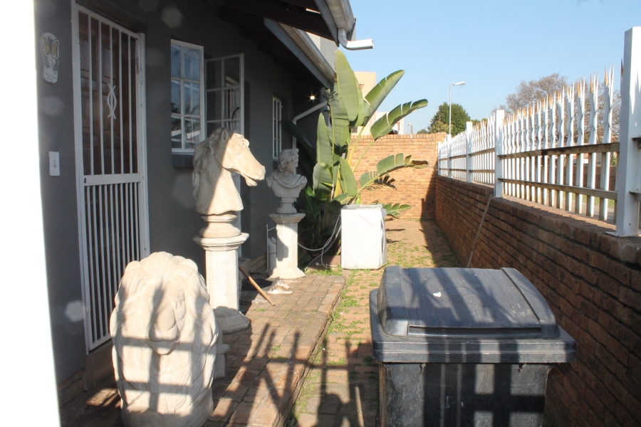 3 Bedroom Property for Sale in Mulbarton Gauteng