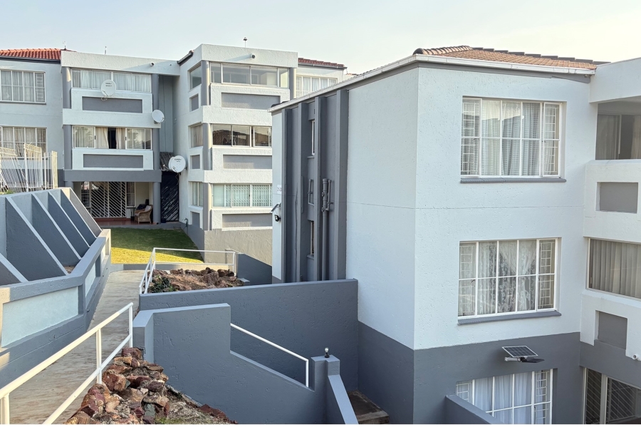 1 Bedroom Property for Sale in Discovery Gauteng