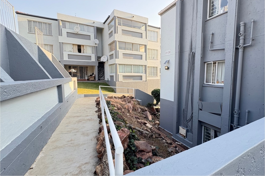 1 Bedroom Property for Sale in Discovery Gauteng