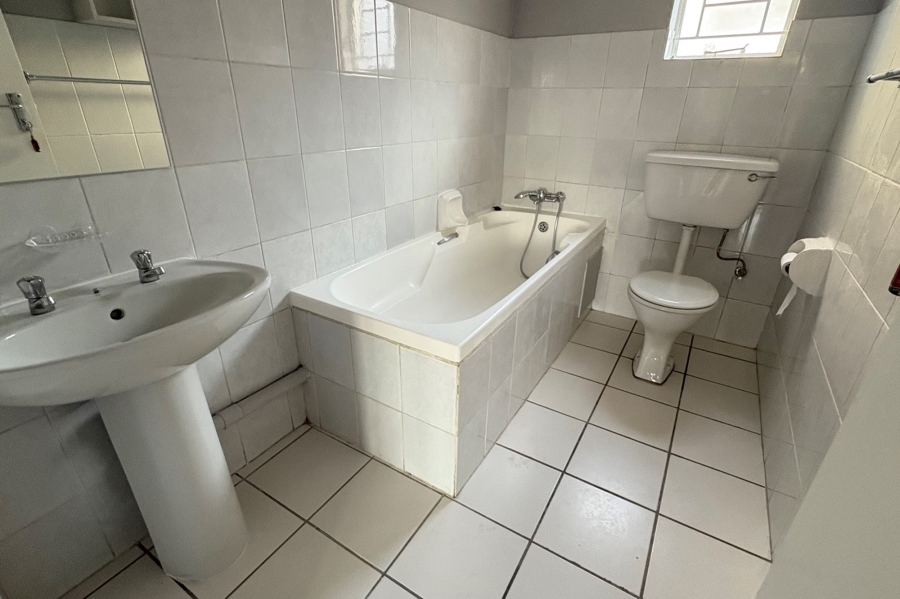 1 Bedroom Property for Sale in Discovery Gauteng