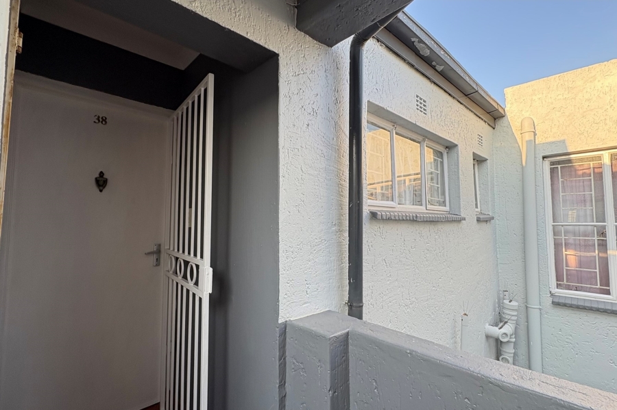1 Bedroom Property for Sale in Discovery Gauteng