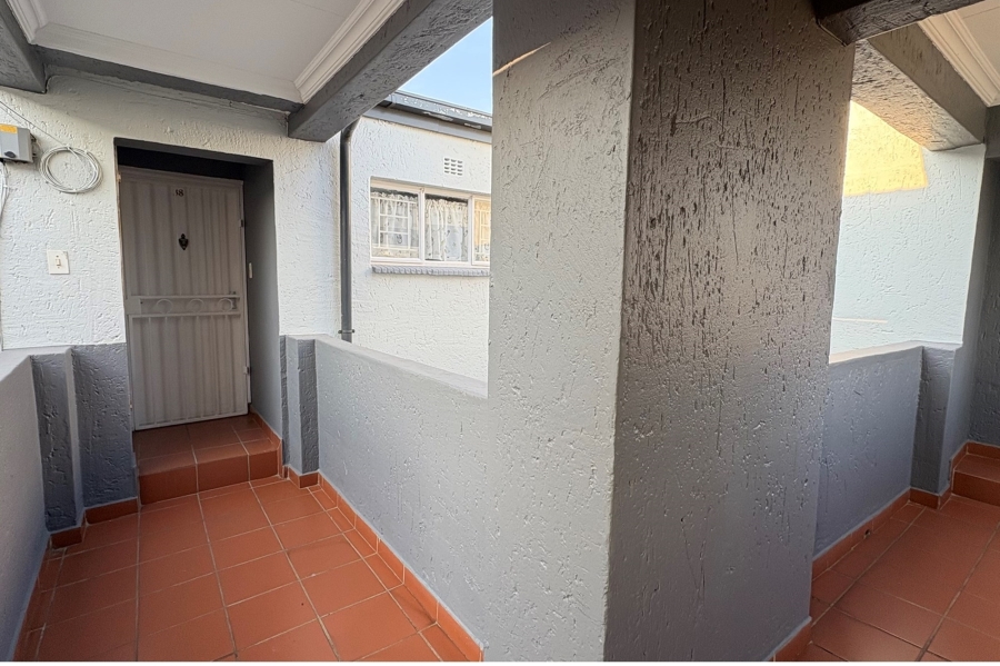 1 Bedroom Property for Sale in Discovery Gauteng
