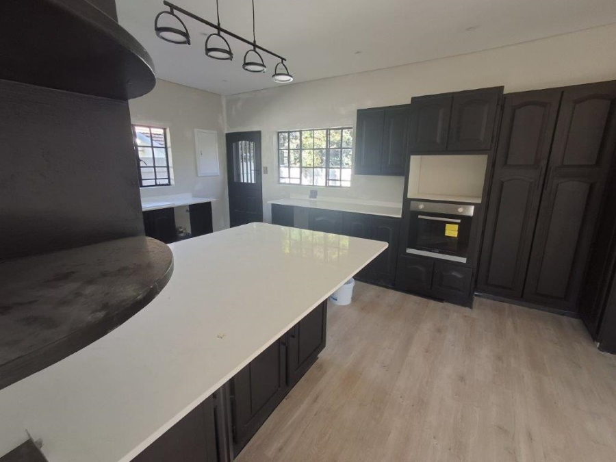 To Let 4 Bedroom Property for Rent in Dunvegan Gauteng
