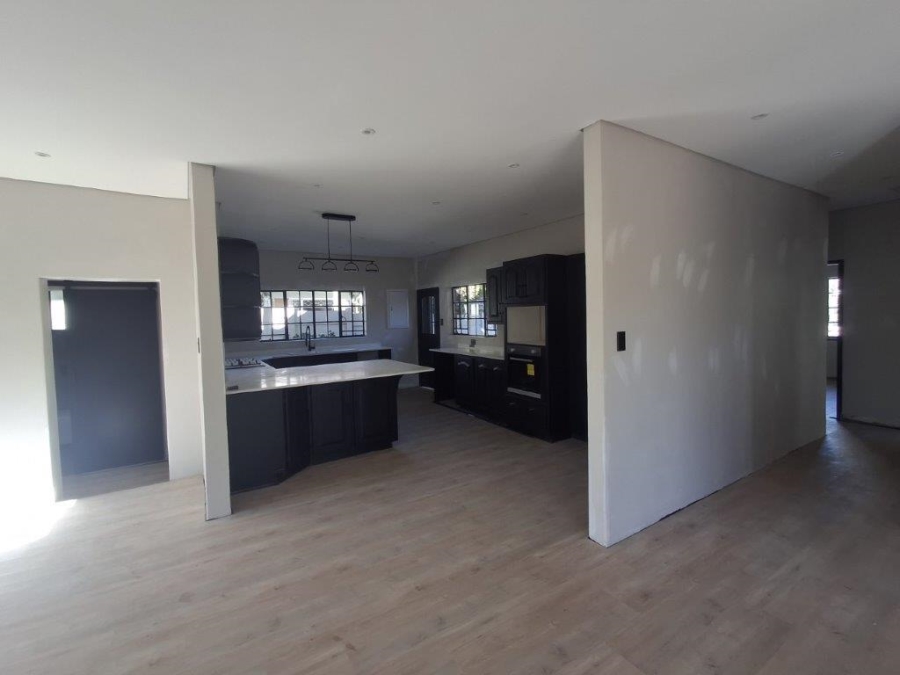 To Let 4 Bedroom Property for Rent in Dunvegan Gauteng