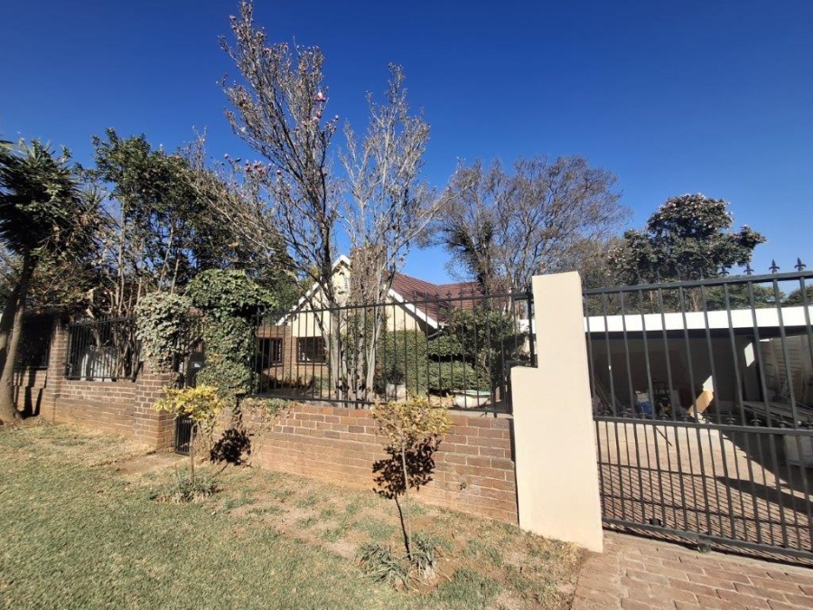 To Let 4 Bedroom Property for Rent in Dunvegan Gauteng