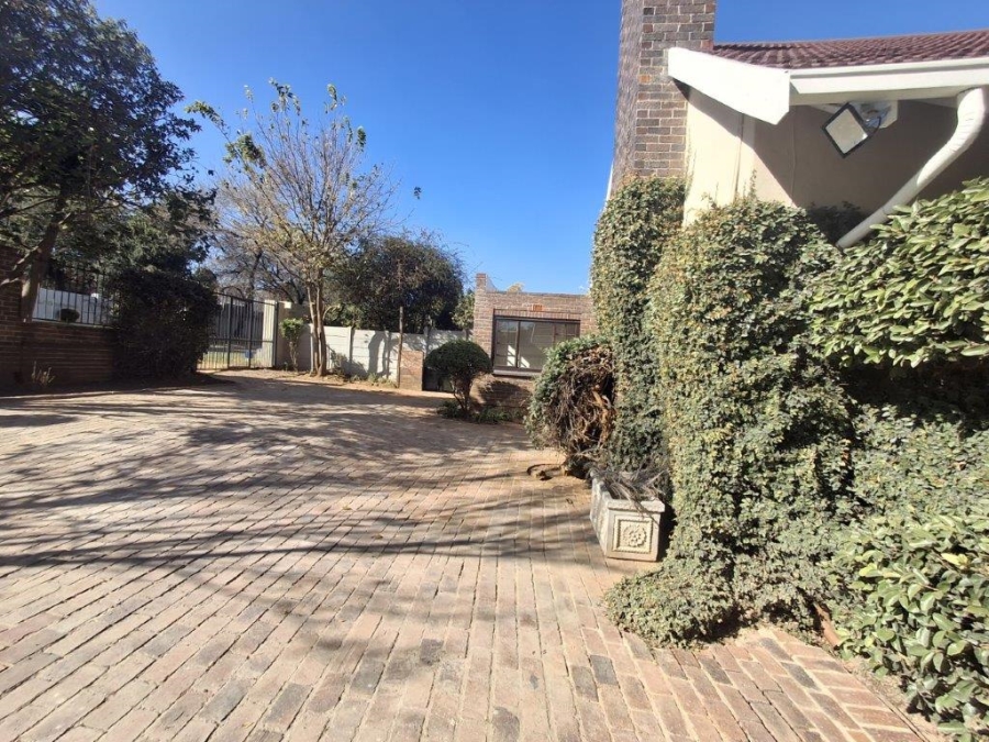 To Let 4 Bedroom Property for Rent in Dunvegan Gauteng