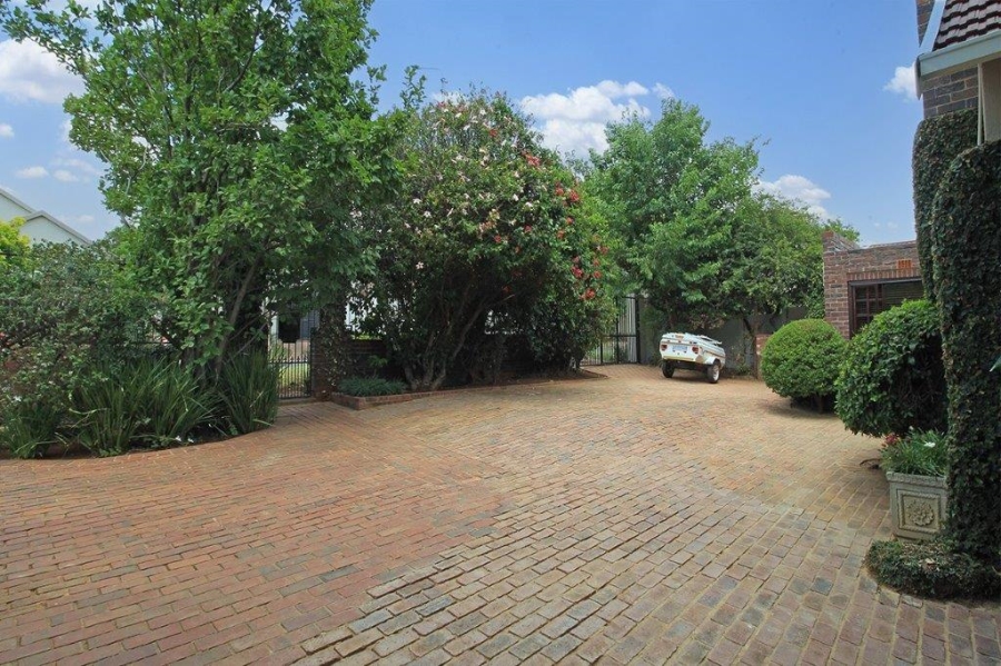 To Let 4 Bedroom Property for Rent in Dunvegan Gauteng