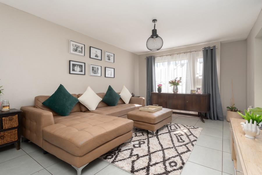 2 Bedroom Property for Sale in Mulbarton Gauteng