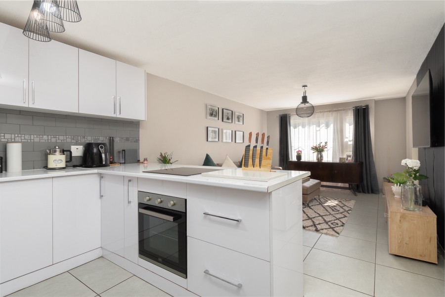 2 Bedroom Property for Sale in Mulbarton Gauteng