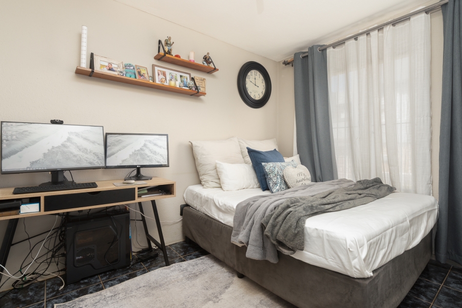 2 Bedroom Property for Sale in Mulbarton Gauteng