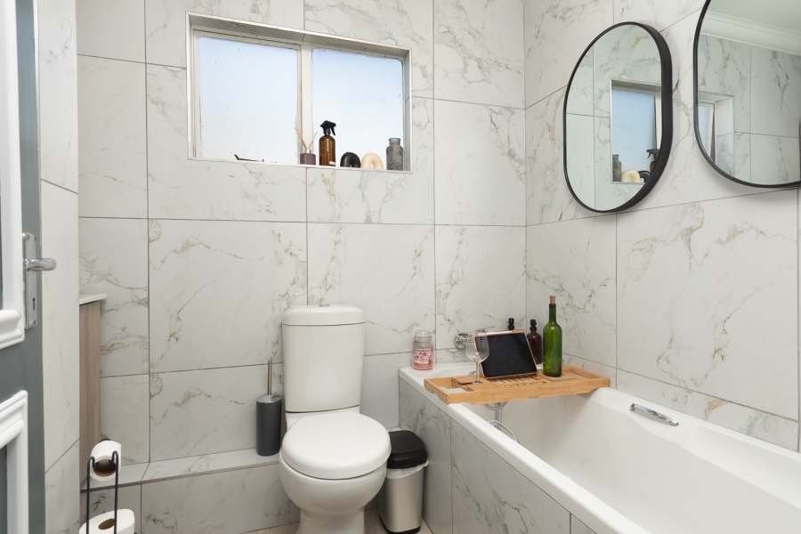 2 Bedroom Property for Sale in Mulbarton Gauteng