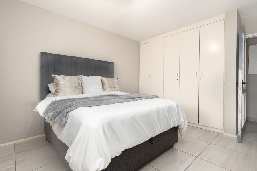 2 Bedroom Property for Sale in Mulbarton Gauteng