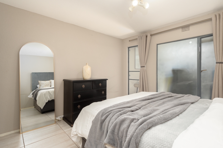 2 Bedroom Property for Sale in Mulbarton Gauteng