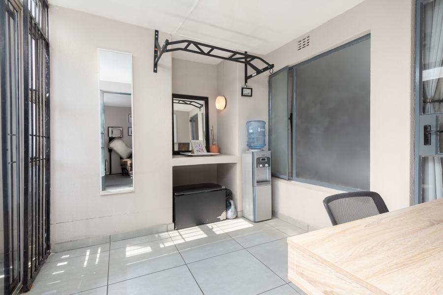 2 Bedroom Property for Sale in Mulbarton Gauteng