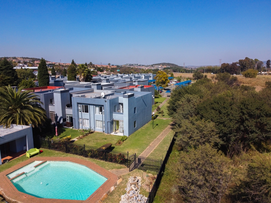 2 Bedroom Property for Sale in Mulbarton Gauteng
