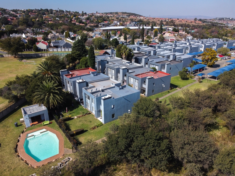 2 Bedroom Property for Sale in Mulbarton Gauteng