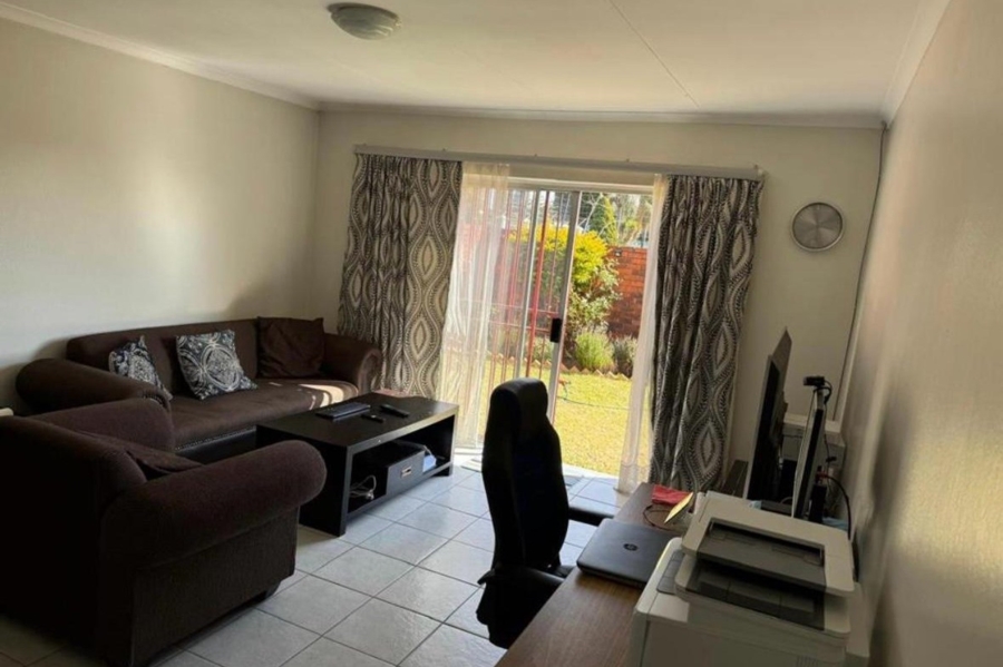 To Let 2 Bedroom Property for Rent in Noordwyk Gauteng