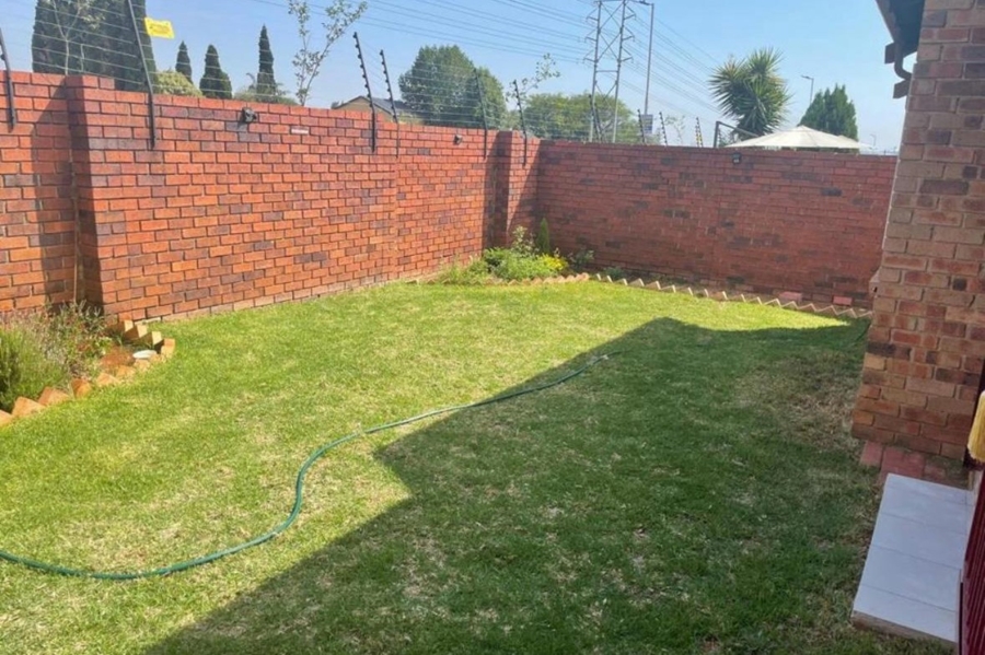 To Let 2 Bedroom Property for Rent in Noordwyk Gauteng