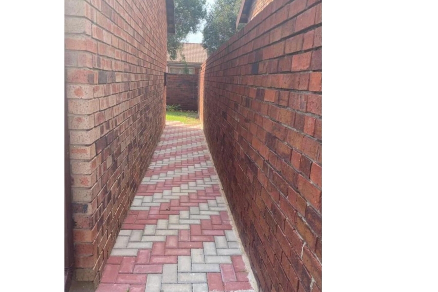 To Let 2 Bedroom Property for Rent in Noordwyk Gauteng