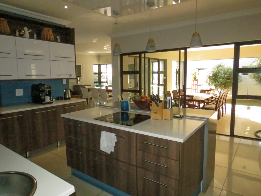 4 Bedroom Property for Sale in Greenstone Hill Gauteng