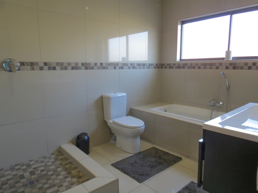 4 Bedroom Property for Sale in Greenstone Hill Gauteng