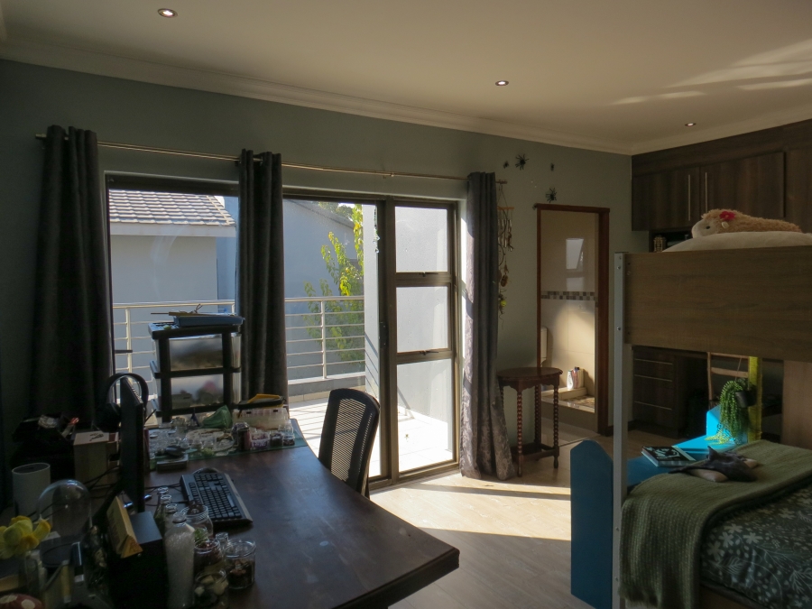 4 Bedroom Property for Sale in Greenstone Hill Gauteng